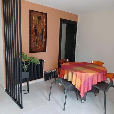 Chez Laure 度假居 *